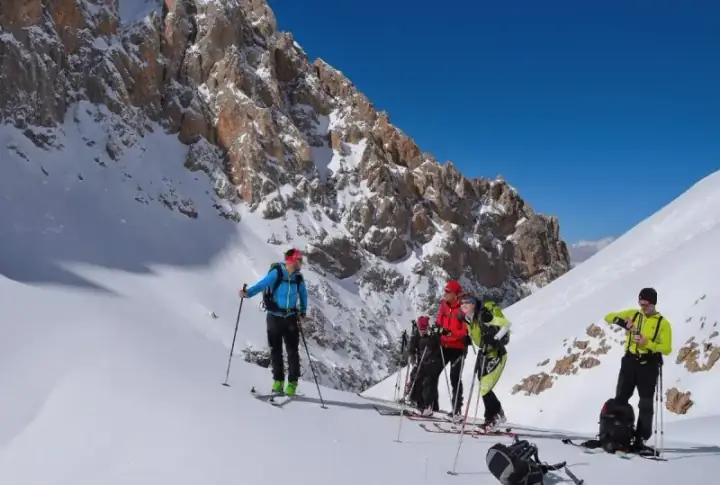 2-Day Ski Touring Expedition on Mount Toubkal — photo 1 sur adventuro