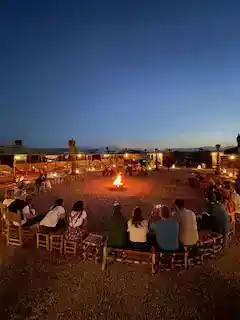 Dîner-spectacle magique et balade à dos de dromadaire dans l’Agafay — photo 1 sur 3