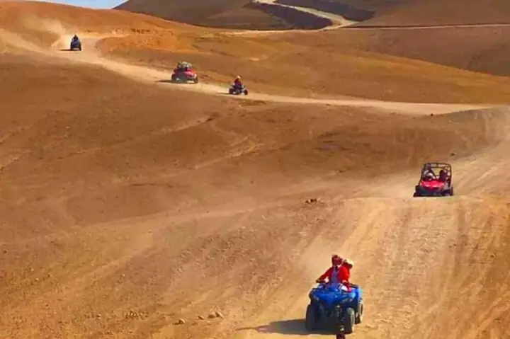 Excursion dans le désert de Marrakech avec promenades en quad et chameau et dîner — photo 1 sur Booking.com Attractions