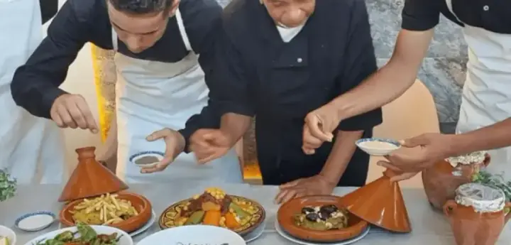 Cours de cuisine marocaine à Marrakech, déjeuner et transfert inclus — photo 1 sur Ceetiz