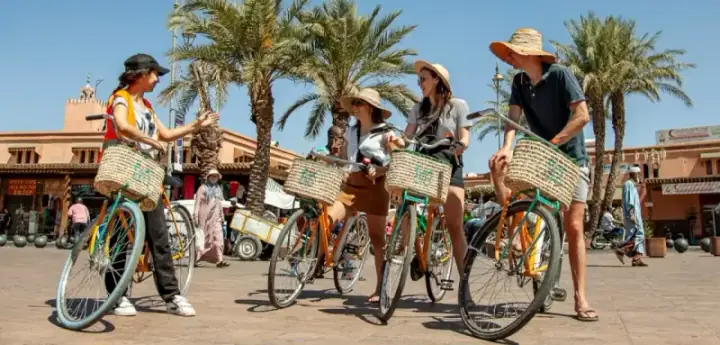 Visite insolite du centre de Marrakech à vélo - guide local francophone — photo 1 sur Ceetiz