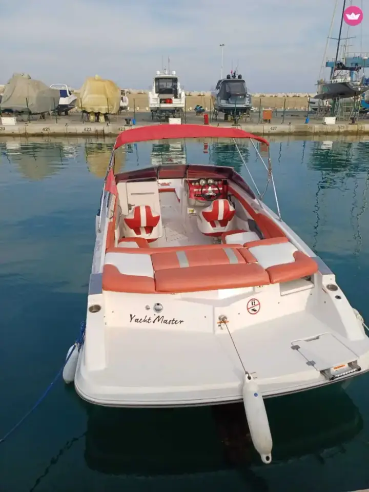 Glastron 245 GT (2016) — demi-journée en bateau à moteur avec skipper — photo 1 sur Click&Boat