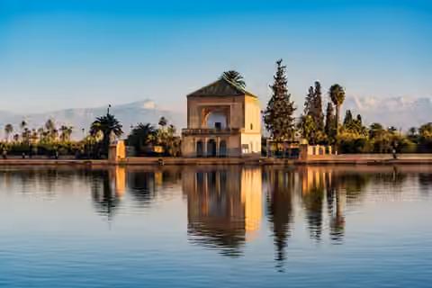 Pavillon et bassin des jardins de la Ménara