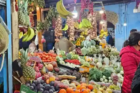 Étal de fruits dans le marché de Tanger — Project Expedition