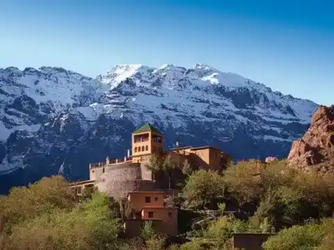 Kasbah face aux montagnes enneigées — Responsible Travel