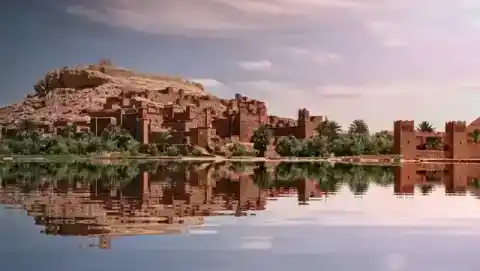 Ksar d’Aït Ben-Haddou au bord de l’oued — TourHQ