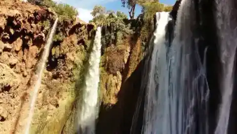 Vue rapprochée des chutes d’Ouzoud — TourHQ