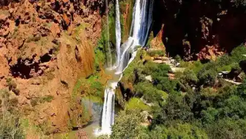 Cascades d’Ouzoud dans leur écrin de verdure — TourHQ
