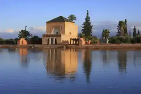 Pavillon et bassin de la Ménara — Traveloka