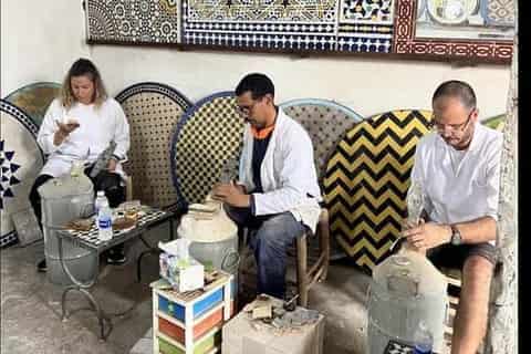 Participants à l’atelier de mosaïque