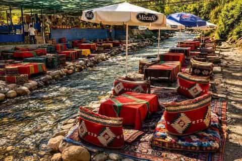 Restaurant au bord de la rivière de l’Ourika