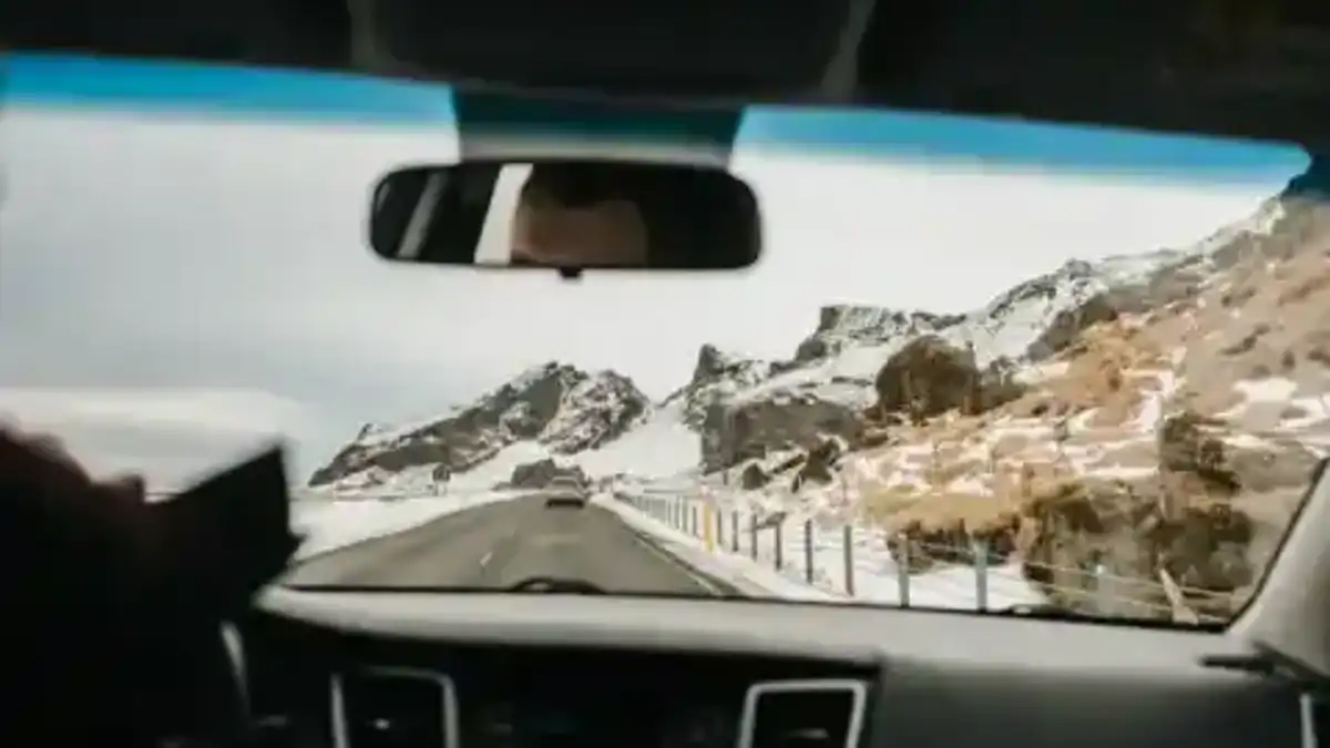 Trajet privé en véhicule sur une route de montagne — sélection GetTransfer
